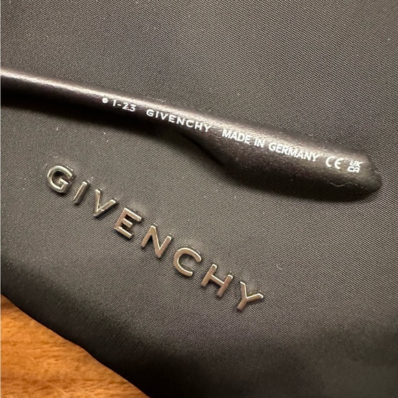 Givenchy Cut Cage Unisex sunglasses - Picture 6 of 7